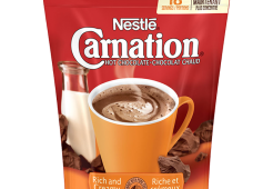 Chocolat chaud CARNATION en poudre riche et crémeux, 450 grammes.